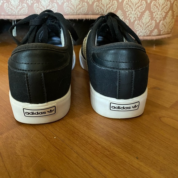 EUC Adidas sneakers - Picture 5 of 7